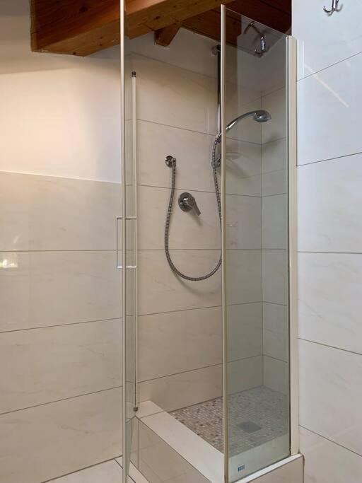 Appartamento Andrew'S House Con Parcheggio Privato อันโซลา เดล เอมิเลีย ภายนอก รูปภาพ