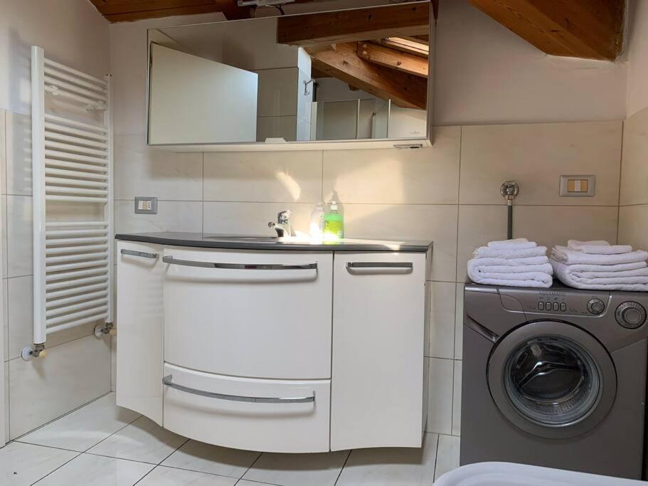 Appartamento Andrew'S House Con Parcheggio Privato อันโซลา เดล เอมิเลีย ภายนอก รูปภาพ